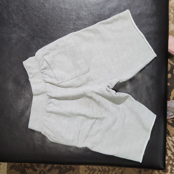 New never worn Champion kids chill jogging shorts with longer inseam - Picture 4 of 5